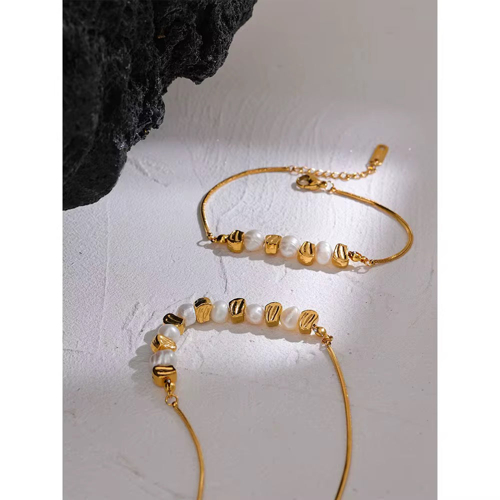 Isla necklace