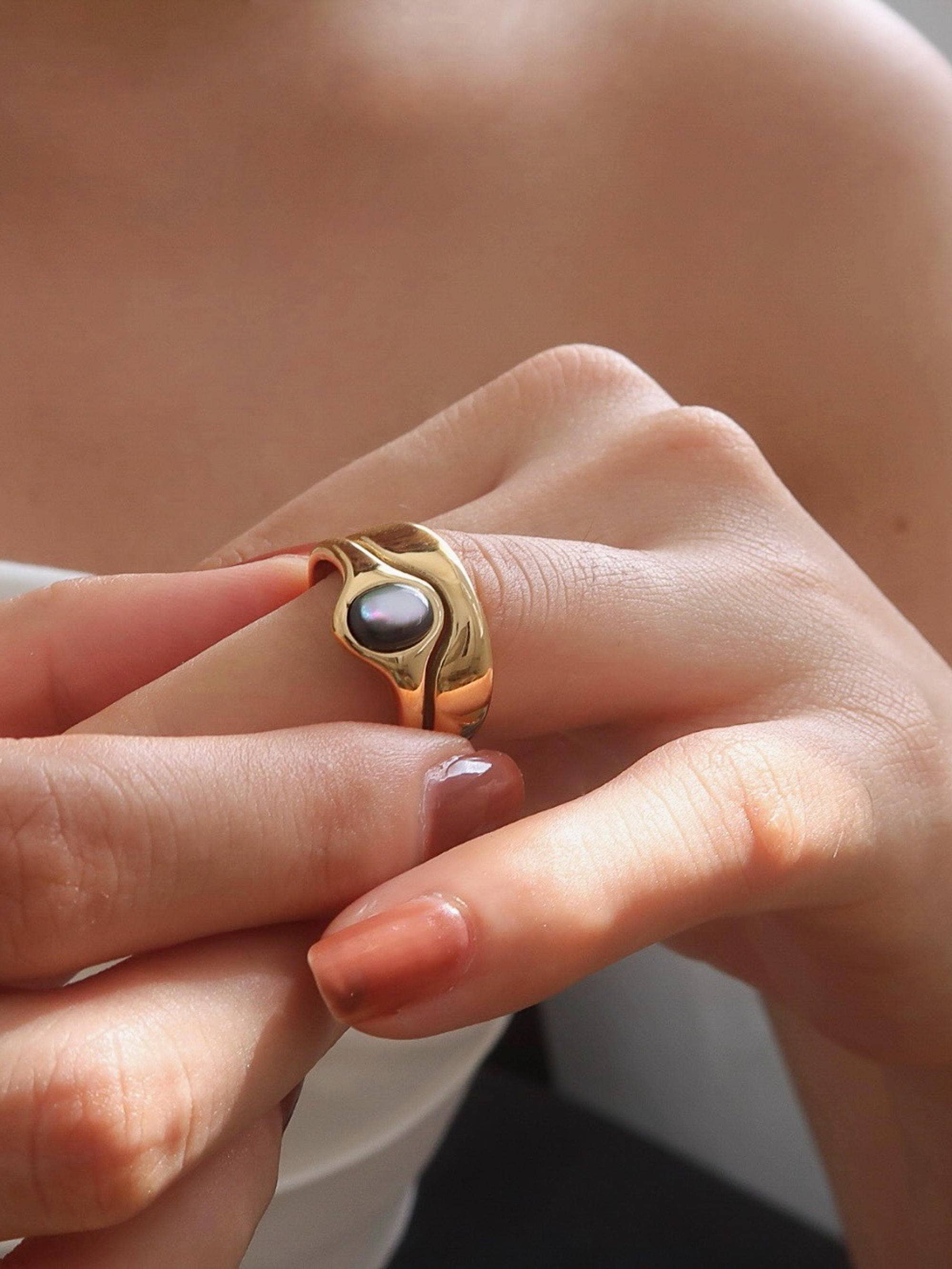 London 18K Gold Non-Tarnish Stone Wave Ring: