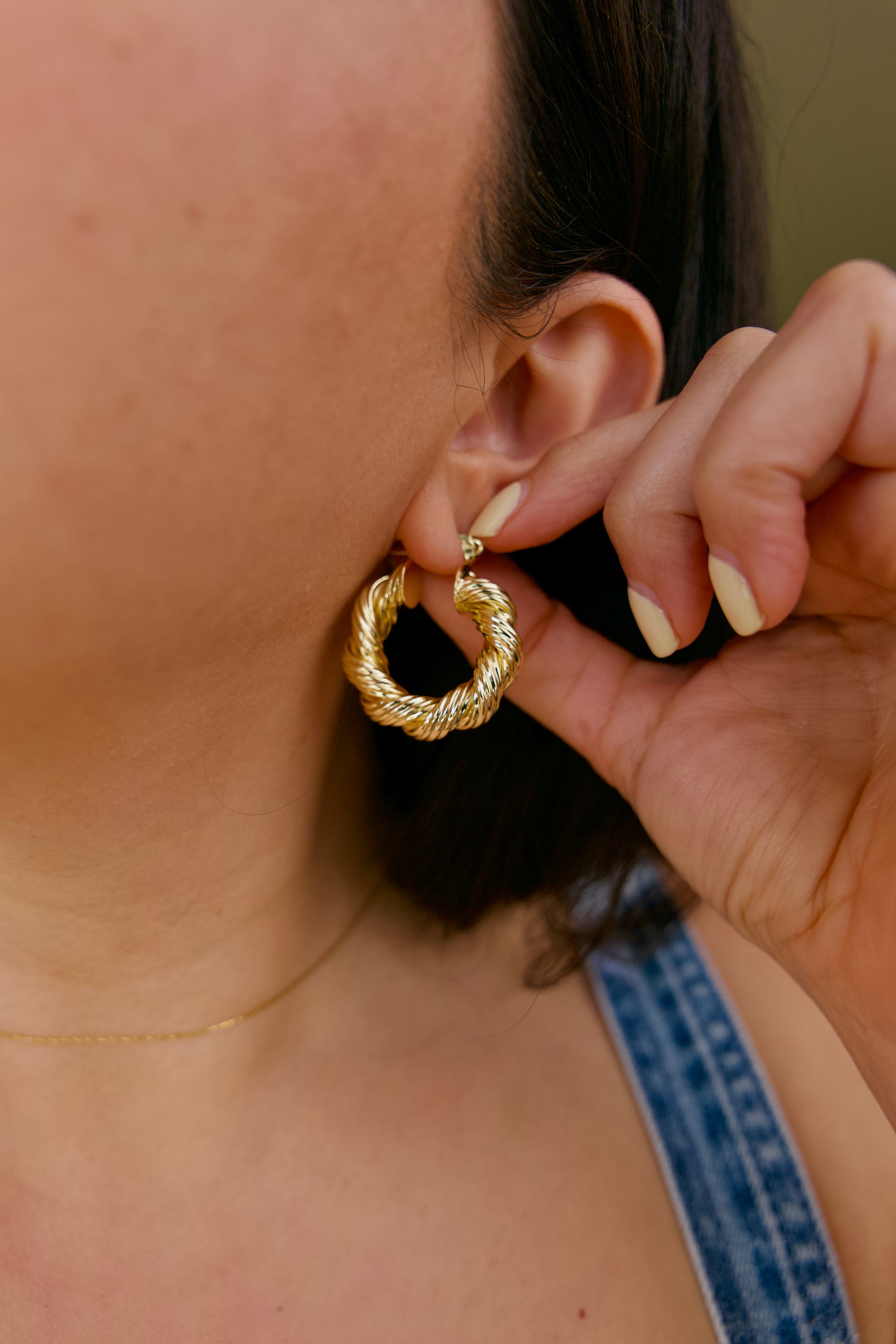 Isla 18K Gold Classic Bold Twisted Hoop Earring