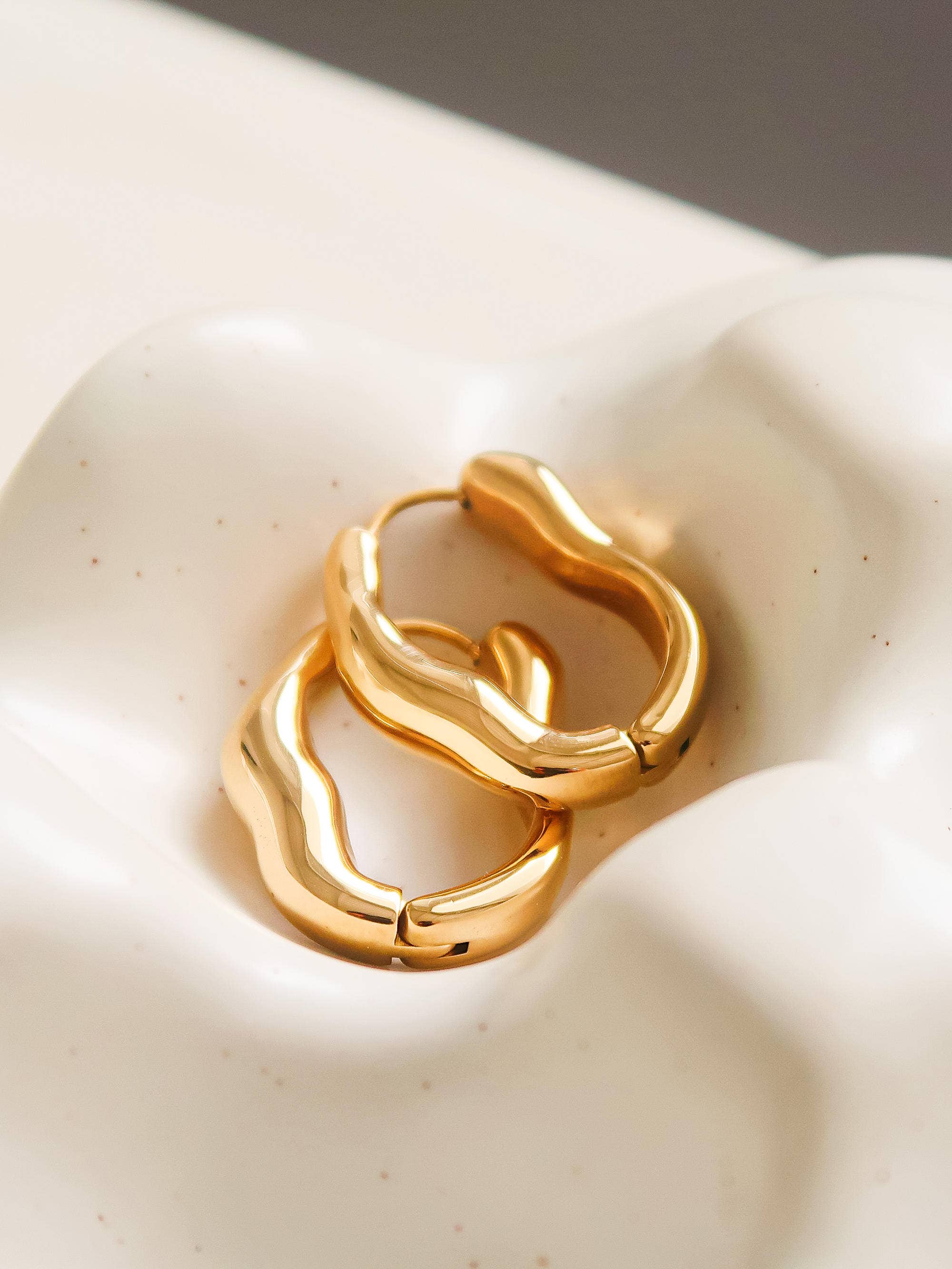 Darcy 18K Gold Plated Non-Tarnish Wavy Oval Hoop Earring