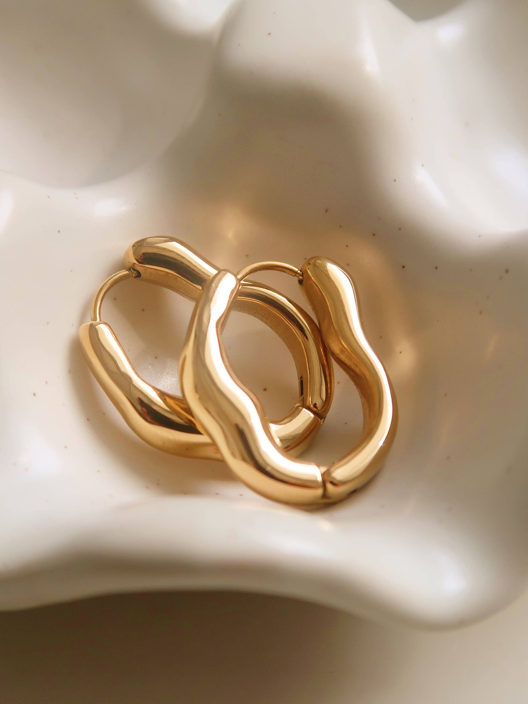 Darcy 18K Gold Plated Non-Tarnish Wavy Oval Hoop Earring
