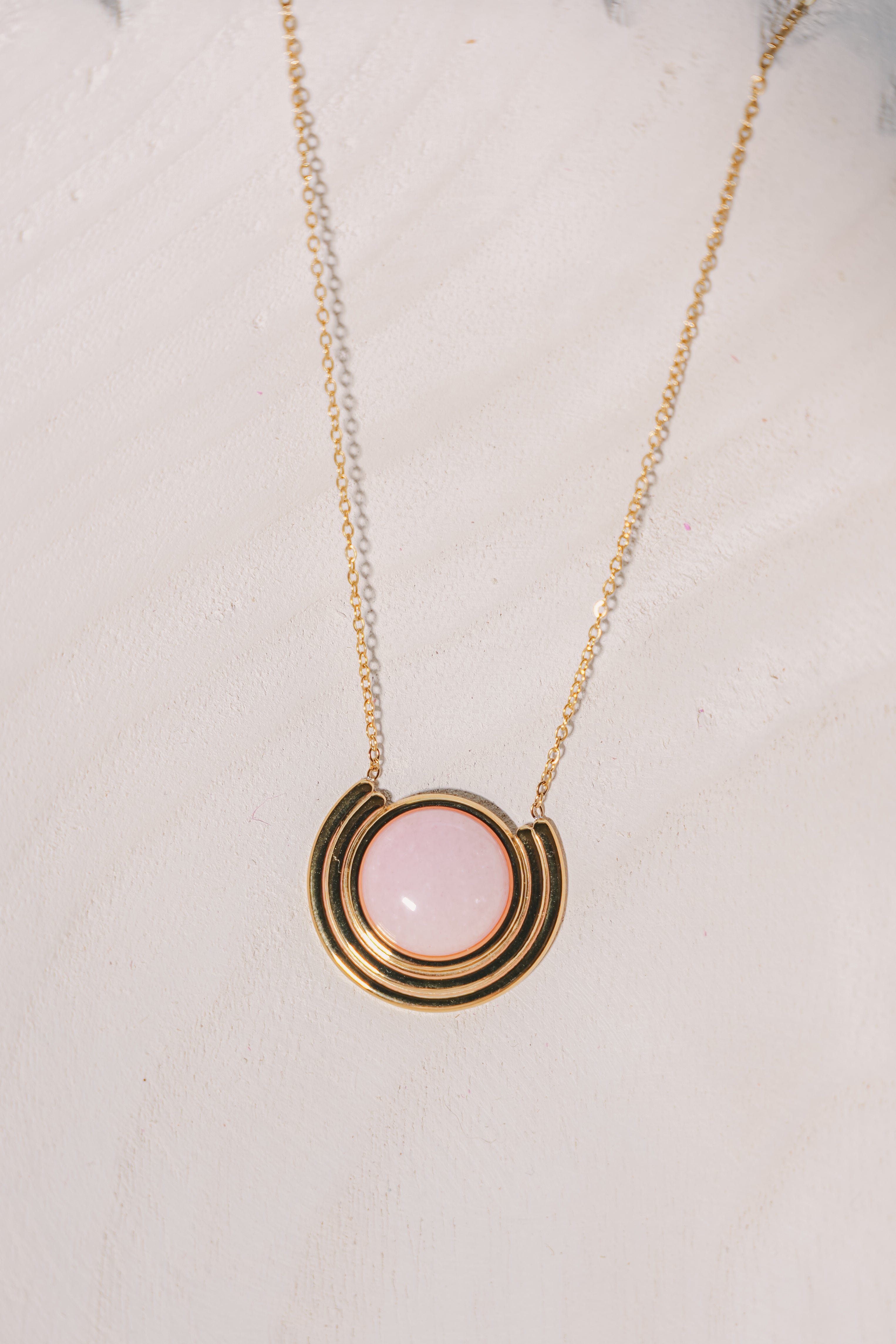 Mentally on a Cruise-Pink Stone Gold Necklace – Non-Tarnish Waterproof Stainless Steel Pendant Necklace