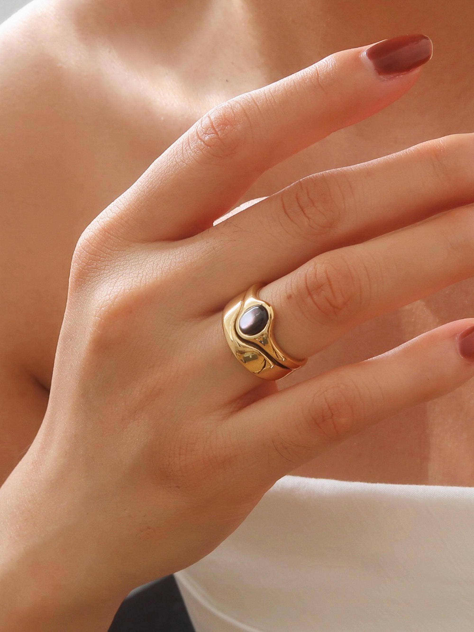 London 18K Gold Non-Tarnish Stone Wave Ring: