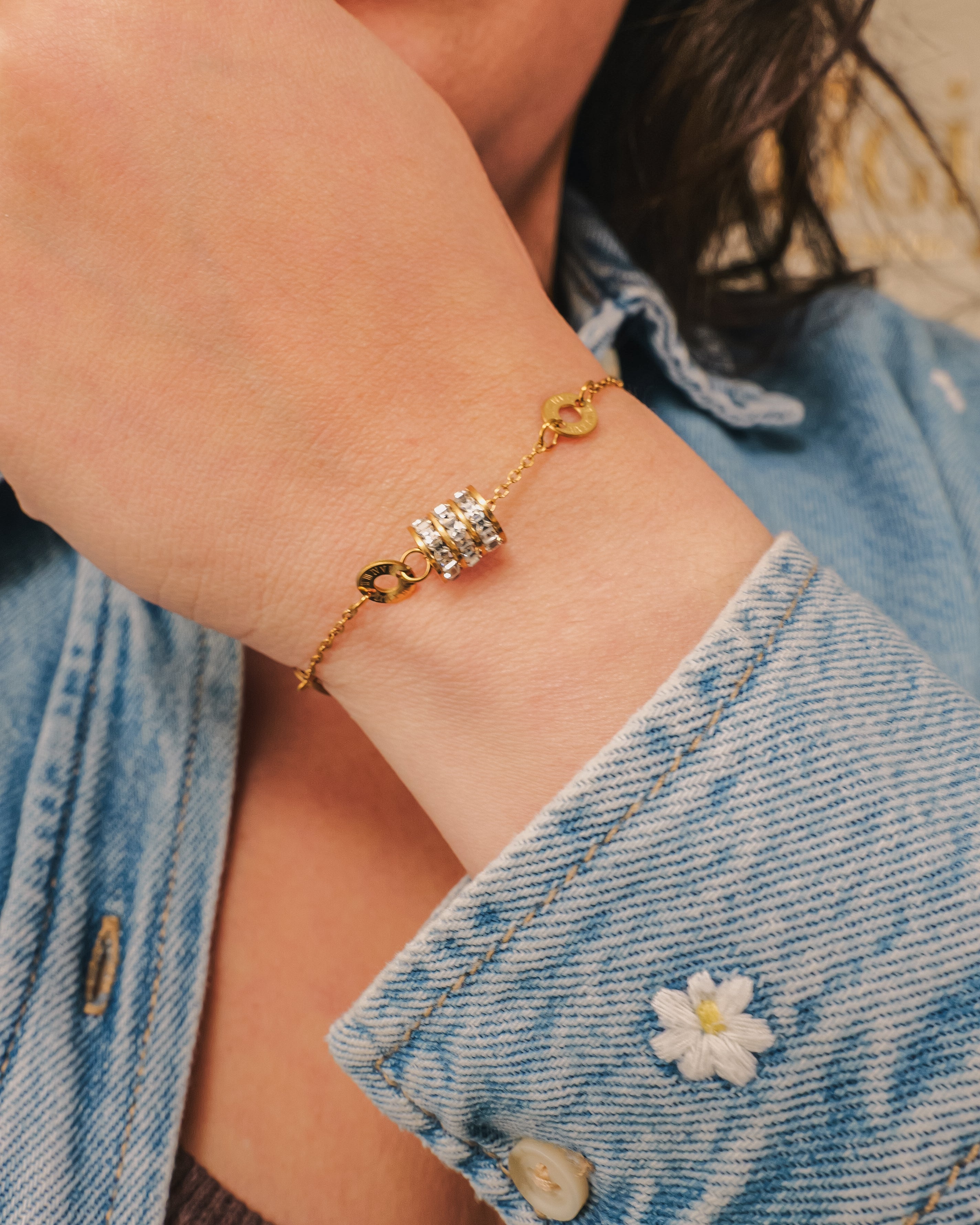 The Classic It-Girl Necklace and Bracelet Set