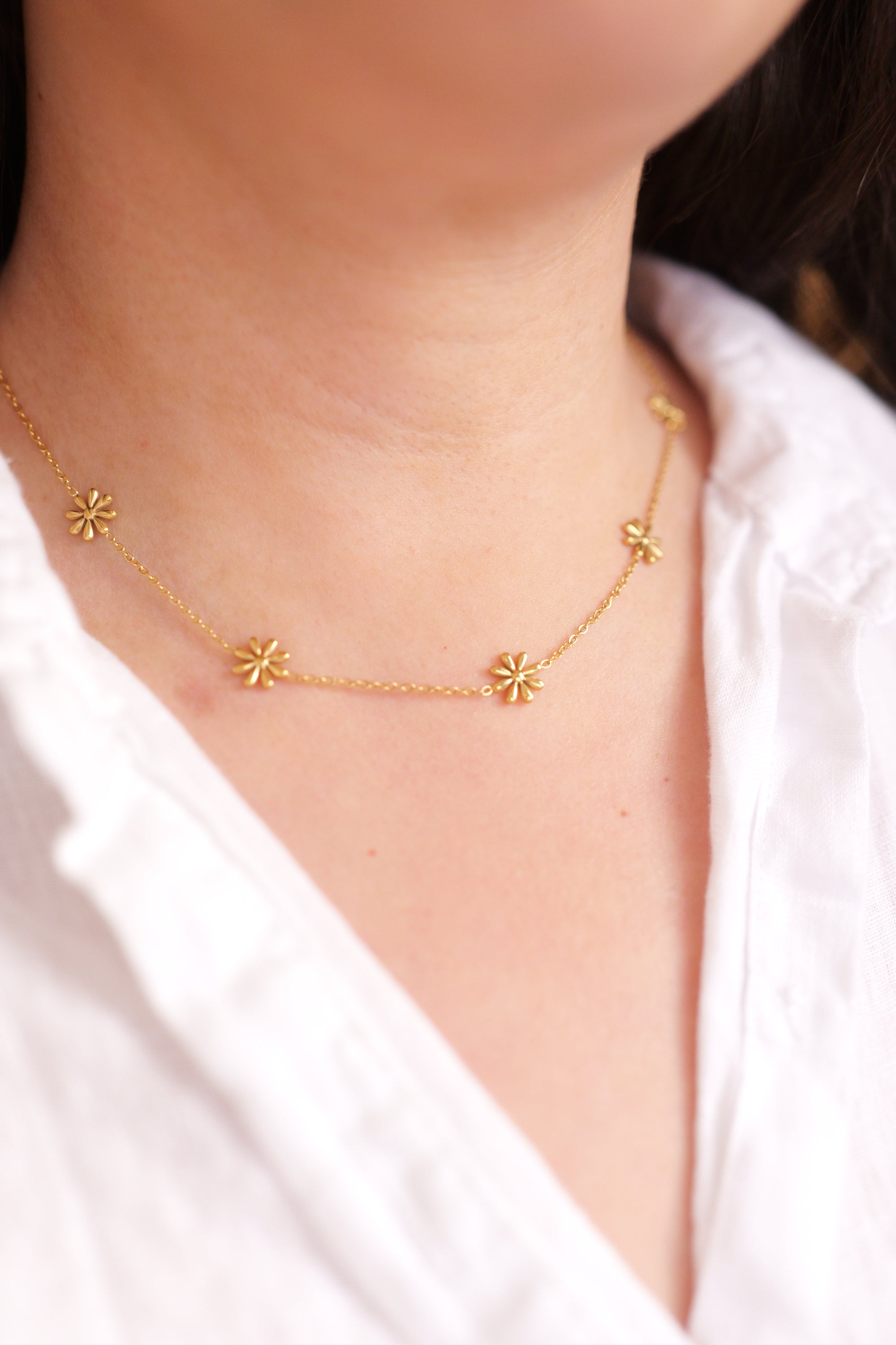 Sundown Non-Tarnish Daisy Chain Necklace