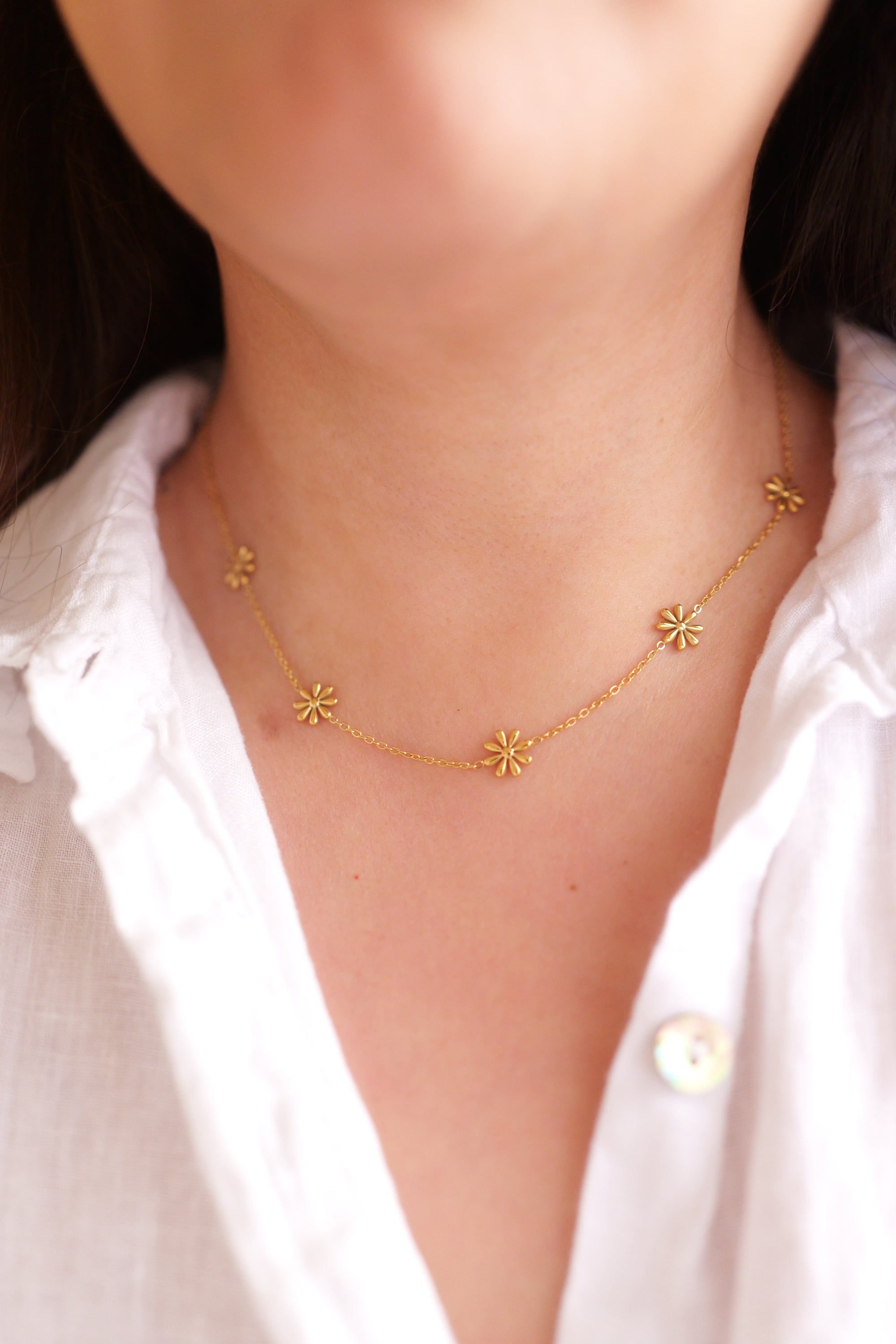 Sundown Non-Tarnish Daisy Chain Necklace