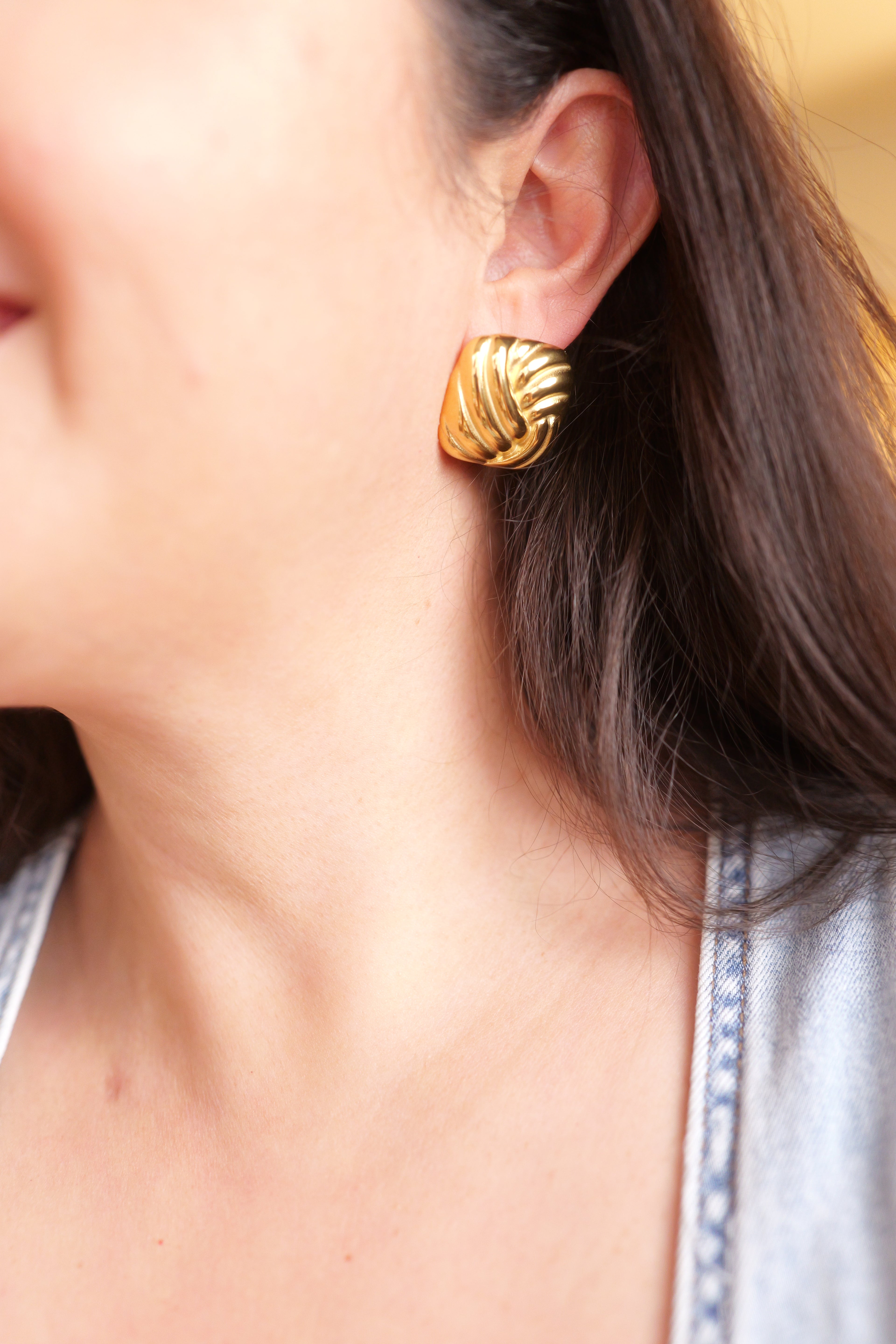 Ethel Chunky Wavy Square Stud Earrings – 14K Gold Plated, Hypoallergenic & Water Resistant