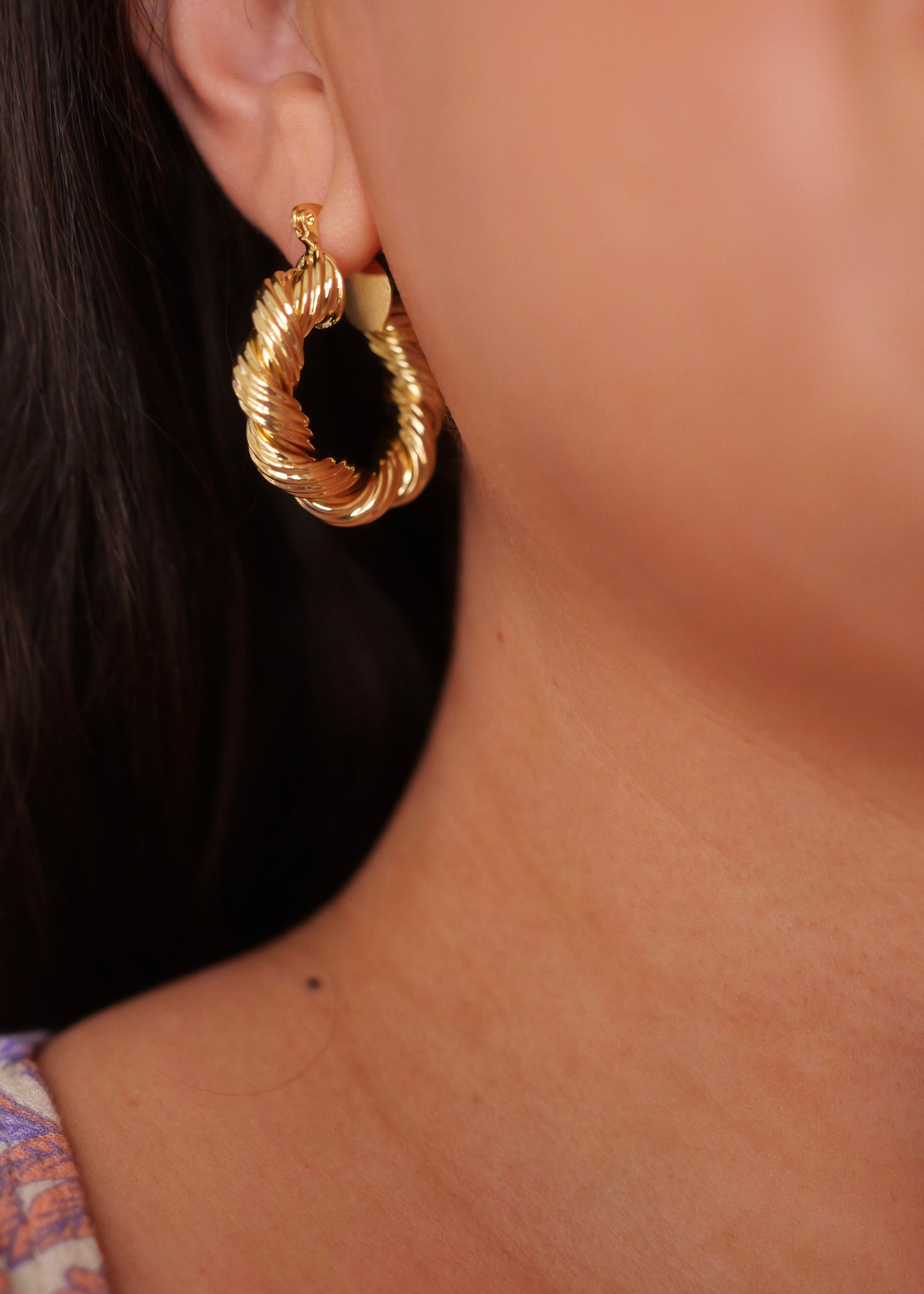Isla 18K Gold Classic Bold Twisted Hoop Earring