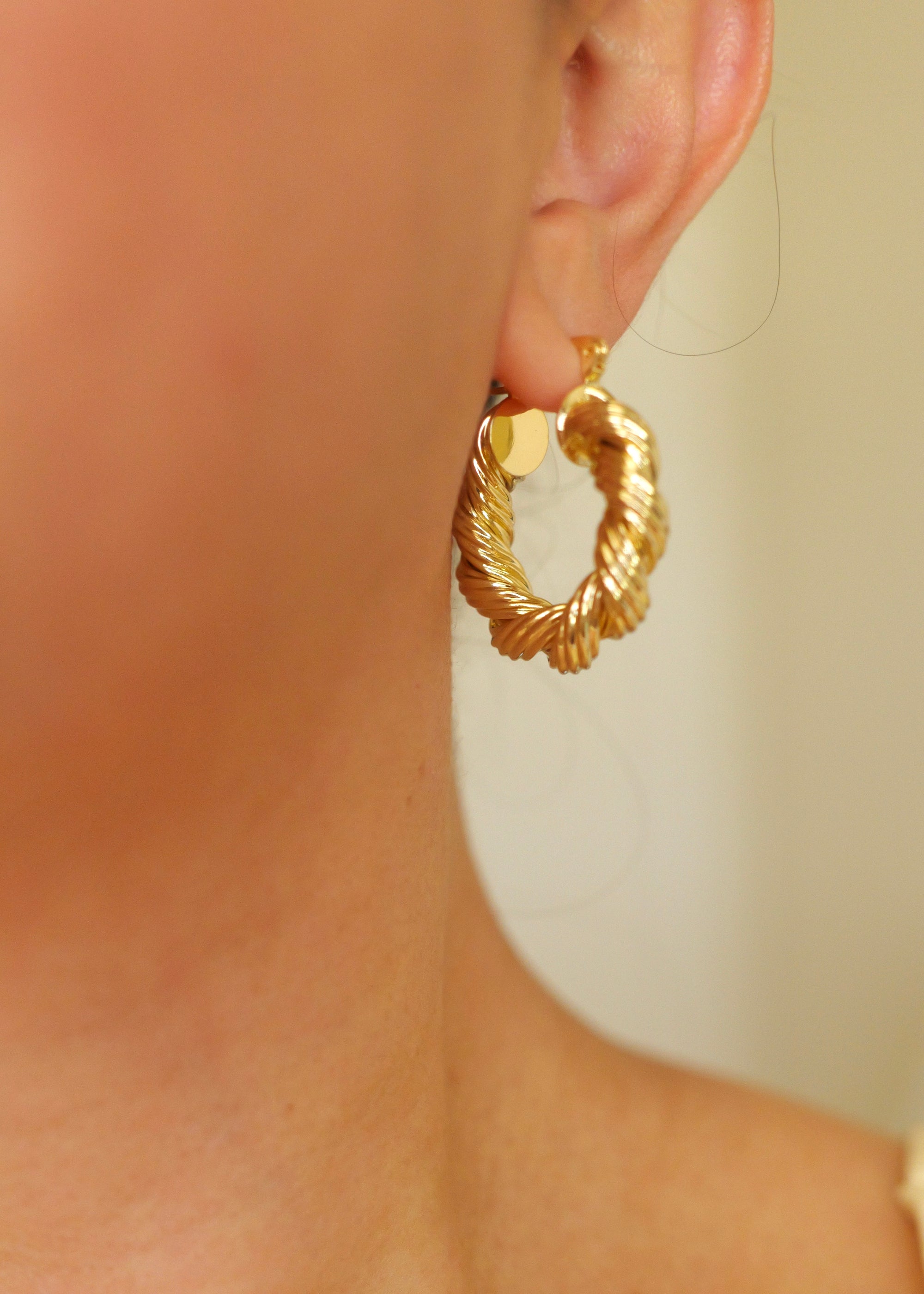Isla 18K Gold Classic Bold Twisted Hoop Earring