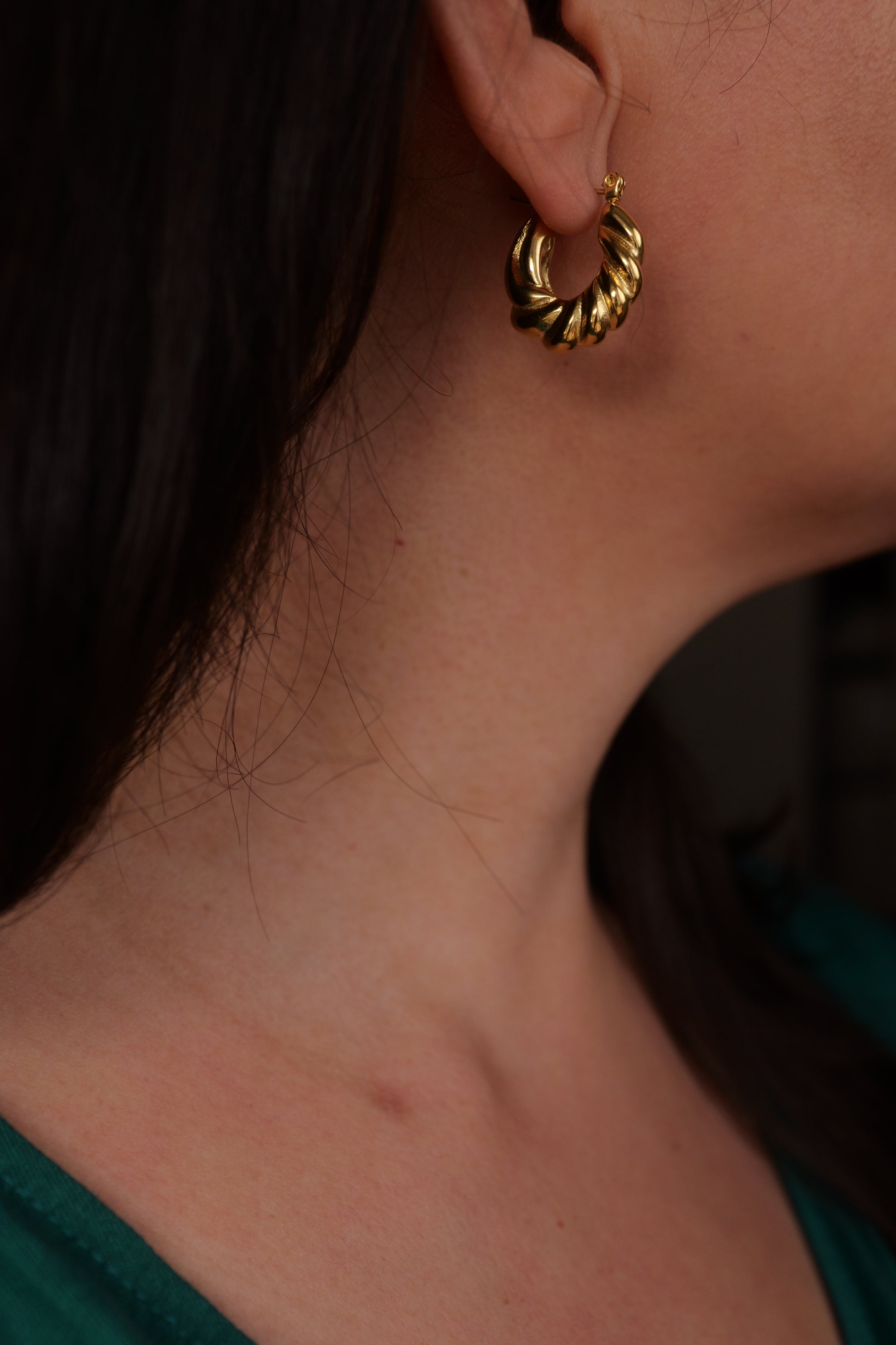 Kimberly 18K Gold Non-Tarnish Twisted Hoop Earring