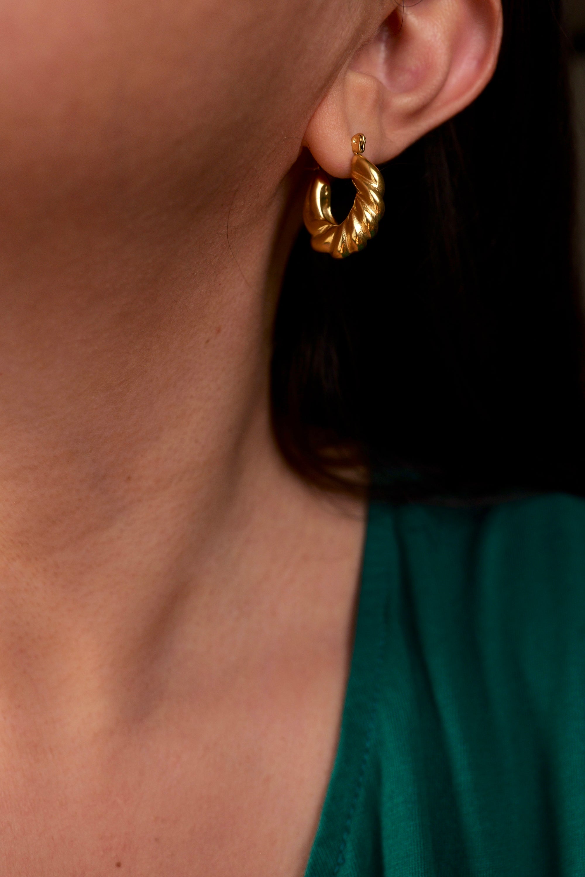 Kimberly 18K Gold Non-Tarnish Twisted Hoop Earring