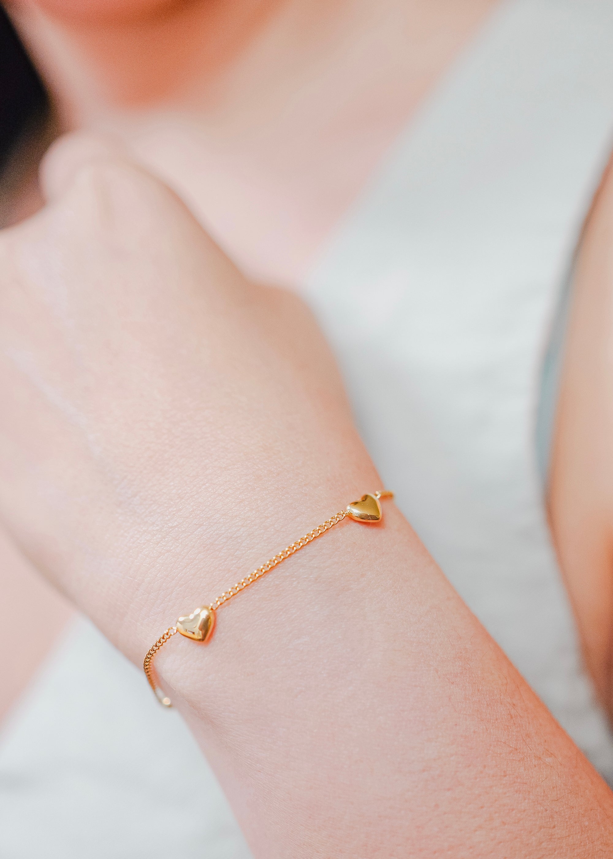 Vivre 18K Gold Plated Non-Tarnish Petite Heart Bracelet
