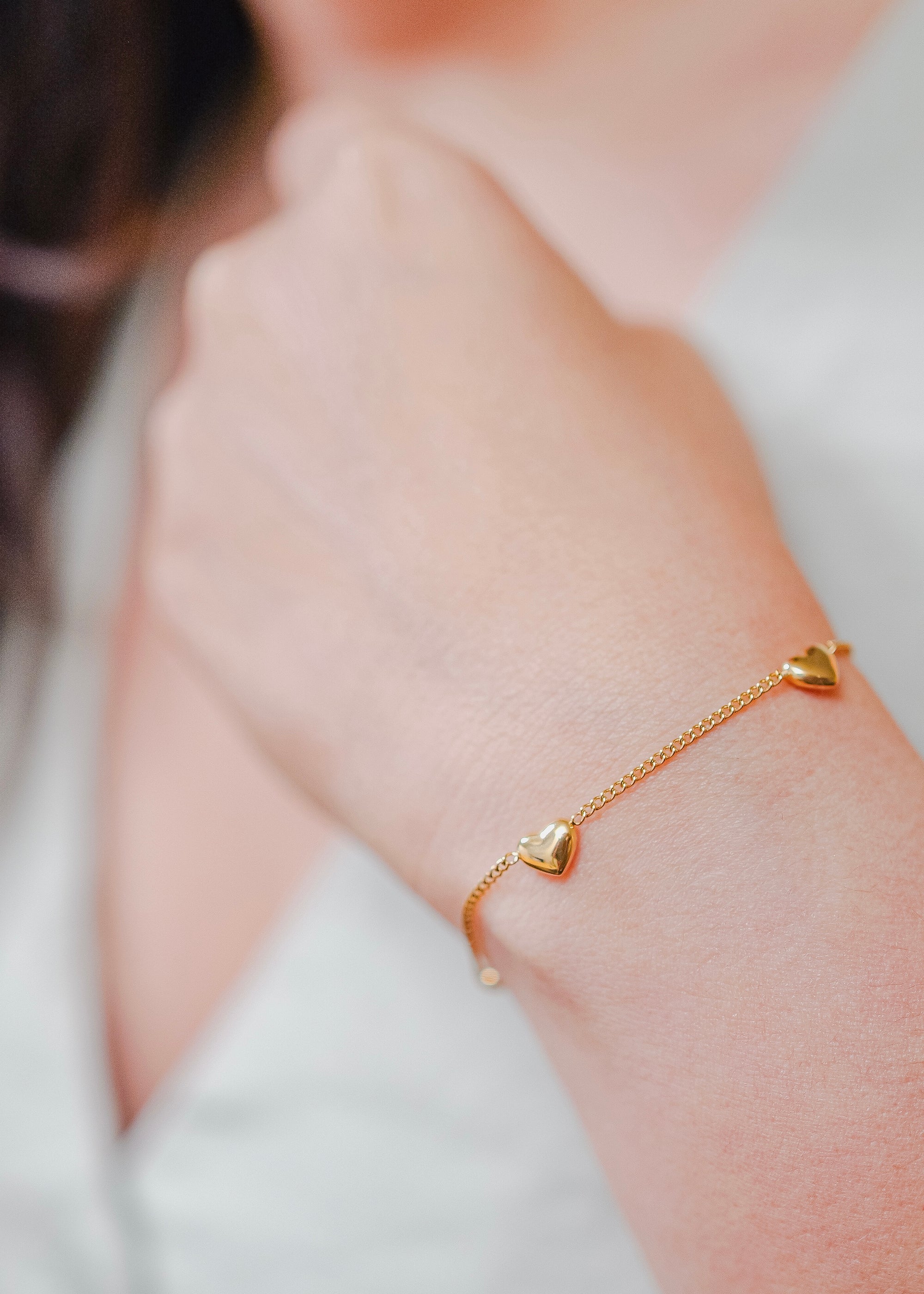 Vivre 18K Gold Plated Non-Tarnish Petite Heart Bracelet