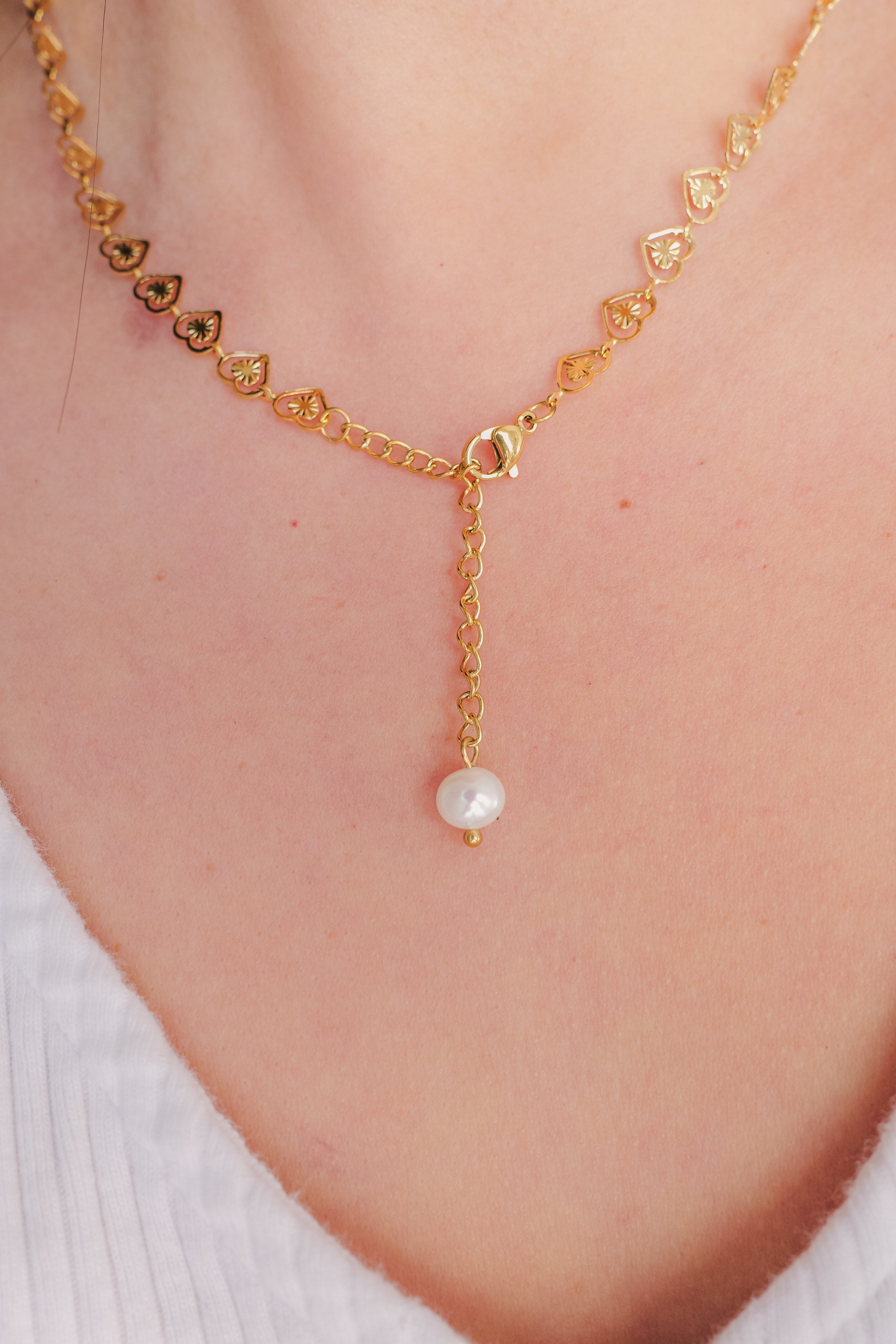 Amelia Dainty Heart Chain Necklace – Waterproof & Non-Tarnish Gold