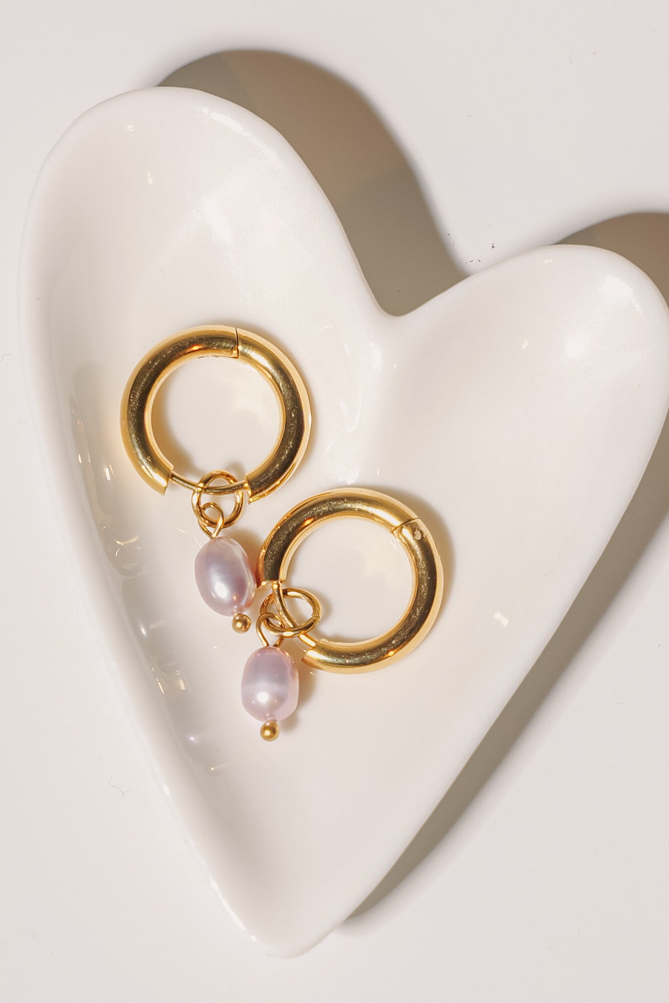 Estela Purple Freshwater Pearl Gold Hoop Earrings – Stainless Steel Chunky Huggie with Real Pearl Drop