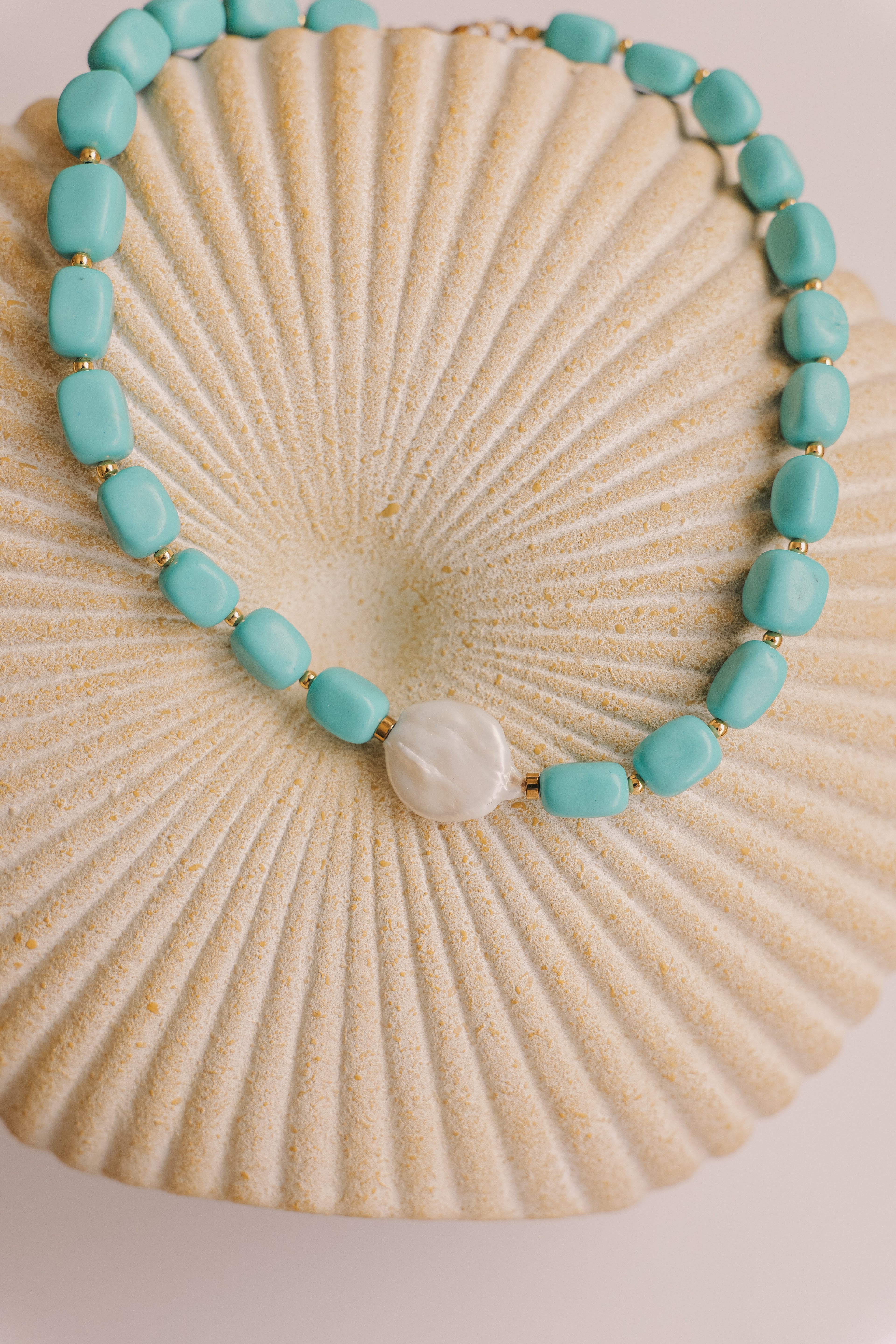 Turquoise stone beaded necklace 16"