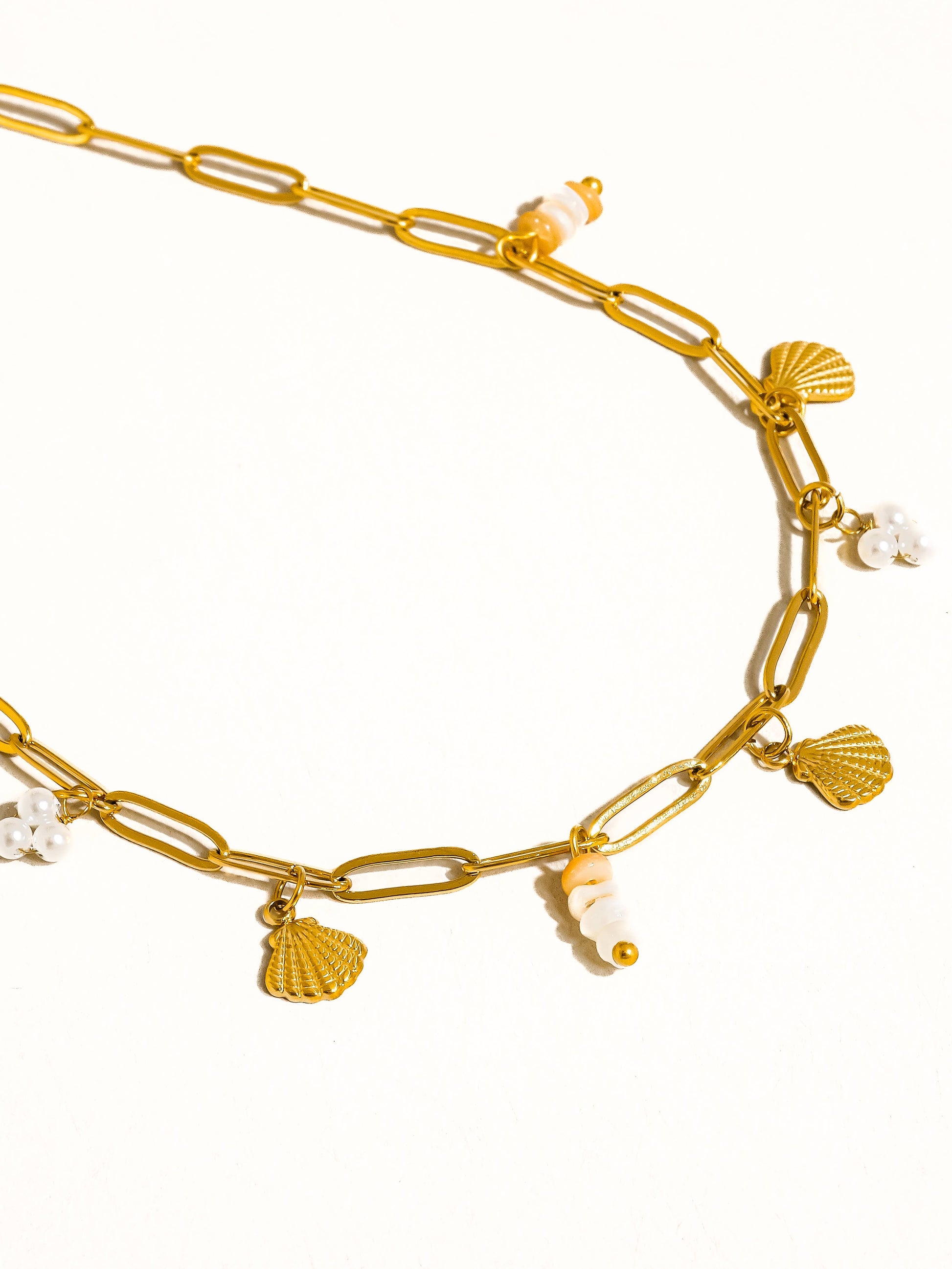 SEASHELL CHARM NECKLACE