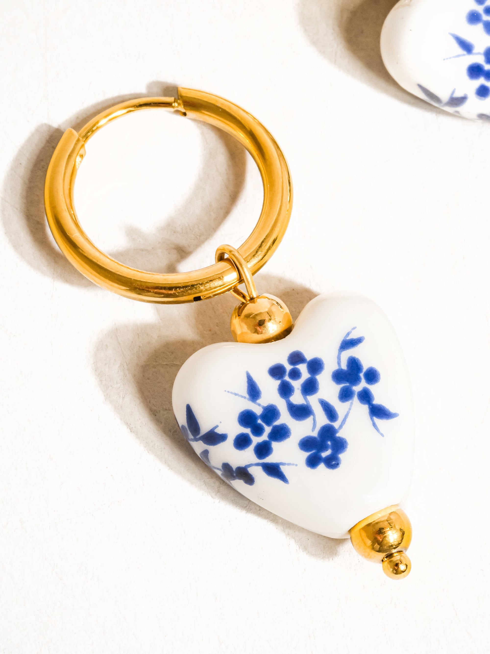 Yun 18K Gold Non-Tarnish Ceramic Floral Heart Dangle Earring