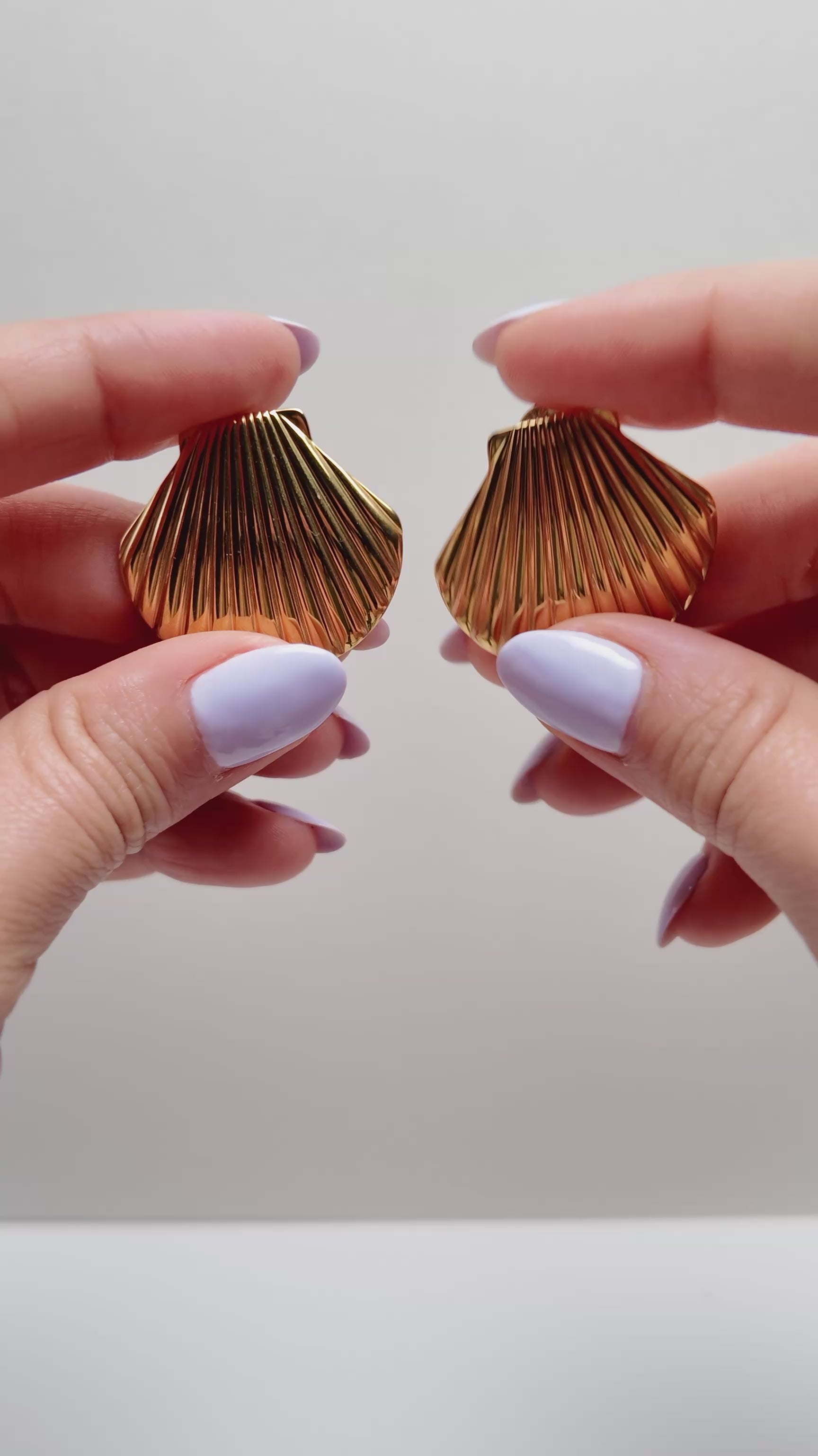 Cèpe 18K Gold Non-Tarnish Shell Studs