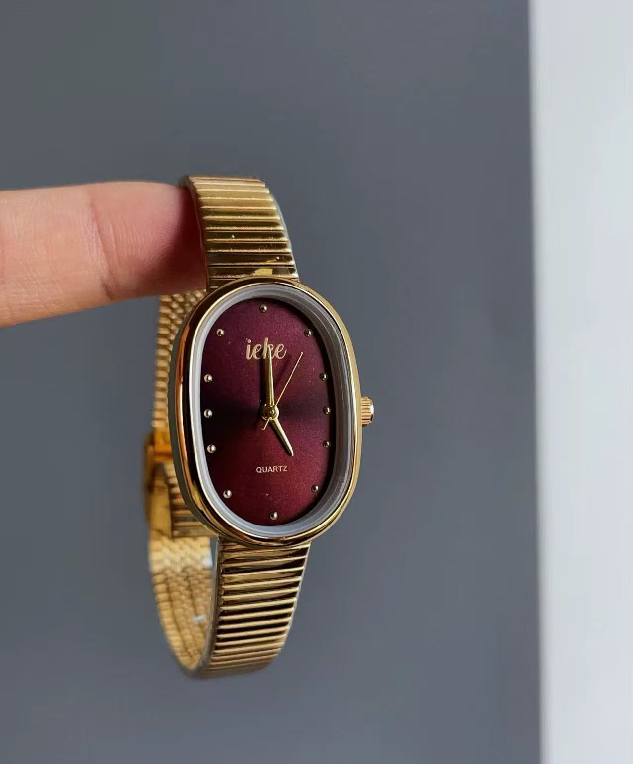 red face easy to adjust watch in gold plating stainless steel